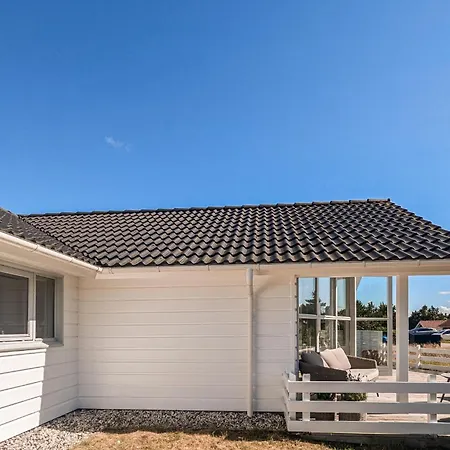 4 Bedroom Amazing In Hvide Sande Сasa de vacaciones Bjerregård