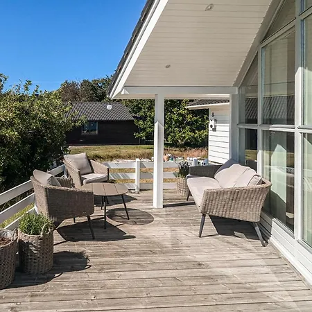 4 Bedroom Amazing In Hvide Sande